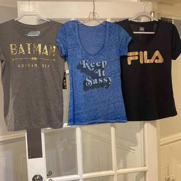 5 pound Bundle of 16 size Medium  Women Tops good condition - Picture 2 of 7